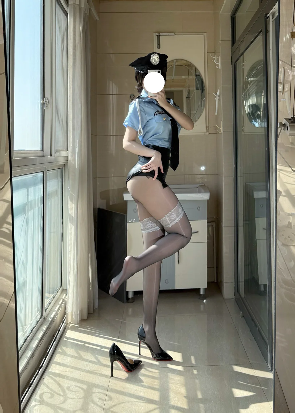 不可爱羚 - 高价定制 女警制服 [48P,8V-1.04GB] tg@simisebaisi 【丝足阁】016.webp